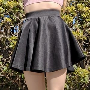 COPY - 🖤 Spirit Halloween Brand XS Mini Black High Waist Skirt